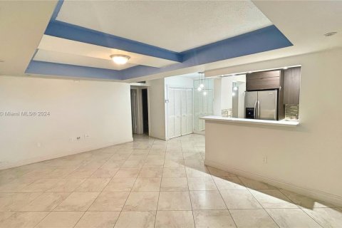 Condominio en venta en North Miami, Florida, 1 dormitorio, 67.35 m2 № 1404607 - foto 1