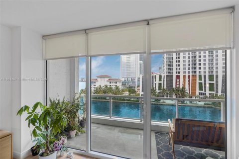 Condominio en alquiler en Miami, Florida, 1 dormitorio, 70.79 m2 № 1368914 - foto 13