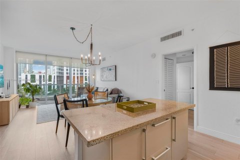 Condominio en alquiler en Miami, Florida, 1 dormitorio, 70.79 m2 № 1368914 - foto 12