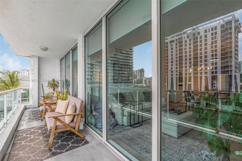 Condominio en alquiler en Miami, Florida, 1 dormitorio, 70.79 m2 № 1368914 - foto 23