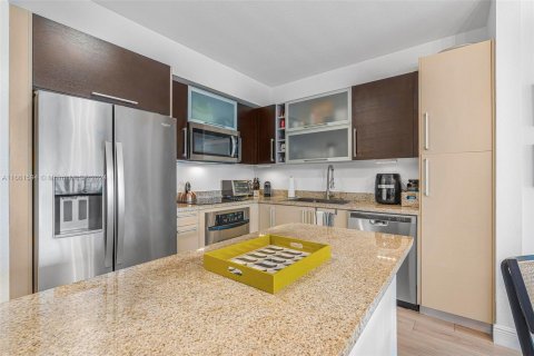 Condo in Miami, Florida, 1 bedroom  № 1368914 - photo 7