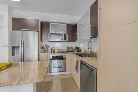 Condo in Miami, Florida, 1 bedroom  № 1368914 - photo 8