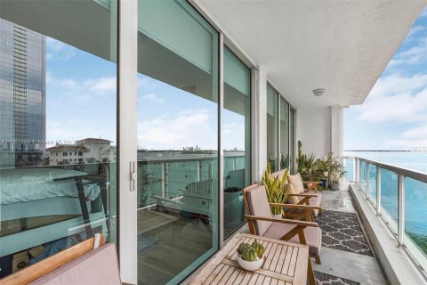 Condominio en alquiler en Miami, Florida, 1 dormitorio, 70.79 m2 № 1368914 - foto 25