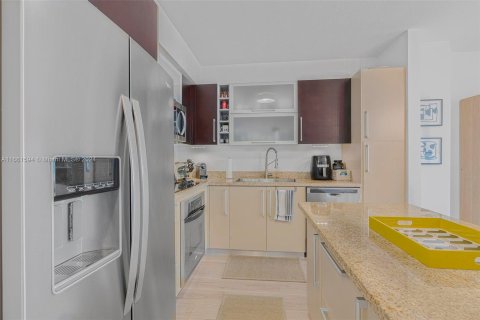 Condo in Miami, Florida, 1 bedroom  № 1368914 - photo 9