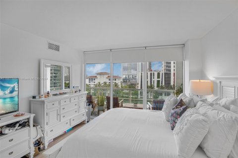 Condominio en alquiler en Miami, Florida, 1 dormitorio, 70.79 m2 № 1368914 - foto 16