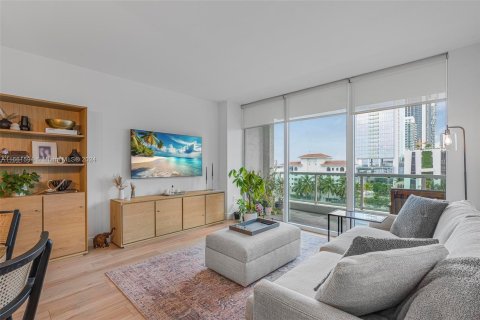 Condo in Miami, Florida, 1 bedroom  № 1368914 - photo 4