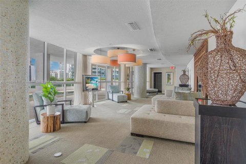 Condo in Miami, Florida, 1 bedroom  № 1368914 - photo 28