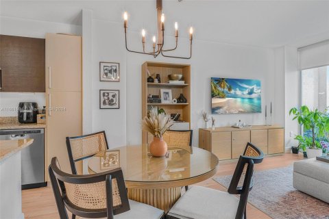 Condo in Miami, Florida, 1 bedroom  № 1368914 - photo 10