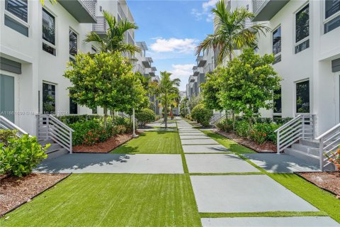 Touwnhouse à louer à Doral, Floride: 4 chambres, 216.93 m2 № 1368915 - photo 1