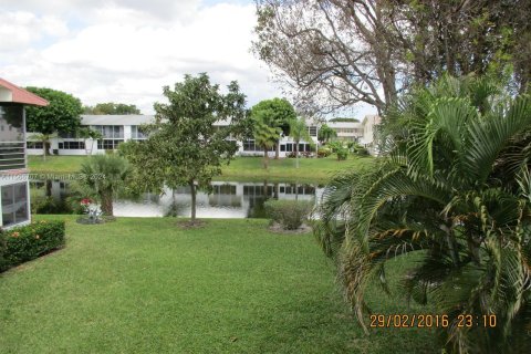 Condo in West Palm Beach, Florida, 1 bedroom  № 1128662 - photo 2