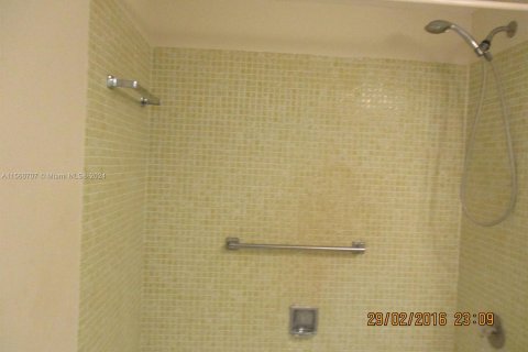 Condo in West Palm Beach, Florida, 1 bedroom  № 1128662 - photo 4