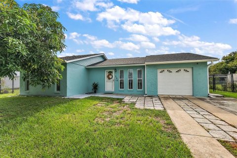 House in Kissimmee, Florida 4 bedrooms, 142.33 sq.m. № 1364541 - photo 1