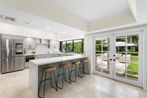 House in Coral Gables, Florida 5 bedrooms, 332.4 sq.m. № 1010918 - photo 25