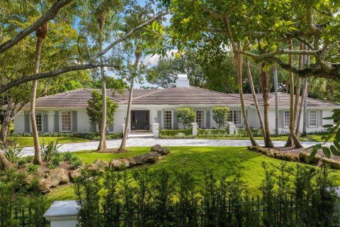 House in Coral Gables, Florida 5 bedrooms, 332.4 sq.m. № 1010918 - photo 1