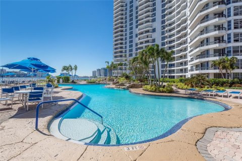 Copropriété à vendre à Aventura, Floride: 2 chambres, 109.72 m2 № 1399983 - photo 13