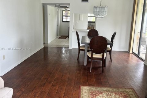 Condominio en venta en Pembroke Pines, Florida, 2 dormitorios, 110.27 m2 № 1233489 - foto 4