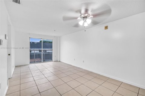 Copropriété à vendre à Miami, Floride: 2 chambres, 63.08 m2 № 602436 - photo 14