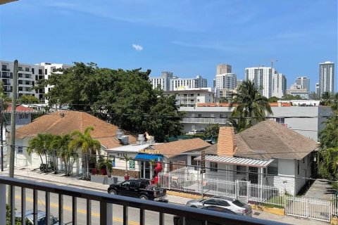 Condominio en venta en Miami, Florida, 2 dormitorios, 63.08 m2 № 602436 - foto 6