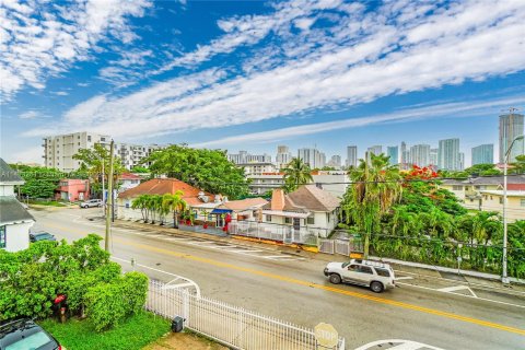 Condo in Miami, Florida, 2 bedrooms  № 602436 - photo 27