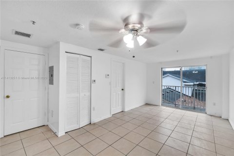 Copropriété à vendre à Miami, Floride: 2 chambres, 63.08 m2 № 602436 - photo 11