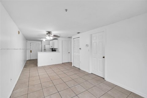 Copropriété à vendre à Miami, Floride: 2 chambres, 63.08 m2 № 602436 - photo 16