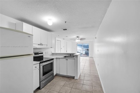 Condo in Miami, Florida, 2 bedrooms  № 602436 - photo 13