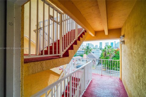 Condominio en venta en Miami, Florida, 2 dormitorios, 63.08 m2 № 602436 - foto 9