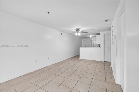 Condo in Miami, Florida, 2 bedrooms  № 602436 - photo 15