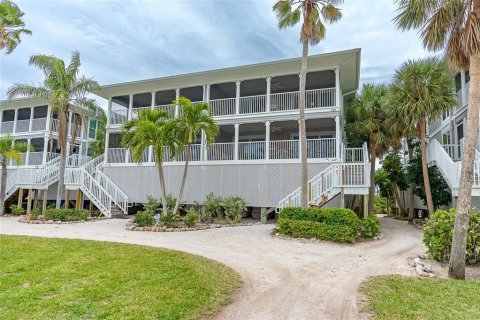 Condo in Placida, Florida, 2 bedrooms  № 916434 - photo 1