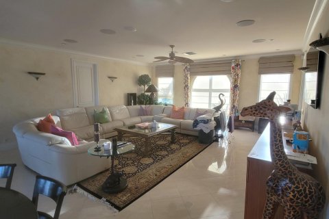 House in Fort Lauderdale, Florida 8 bedrooms, 1083.15 sq.m. № 907597 - photo 8