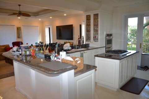 House in Fort Lauderdale, Florida 8 bedrooms, 1083.15 sq.m. № 907597 - photo 21