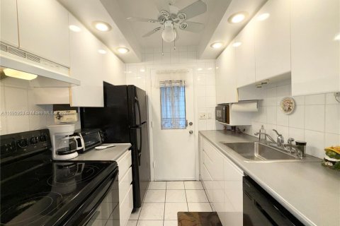 Condominio en venta en Miami, Florida, 1 dormitorio, 63.92 m2 № 1437091 - foto 2