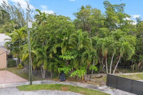 Купить земельный участок в Майами, Флорида № 1101968 - фото 1
