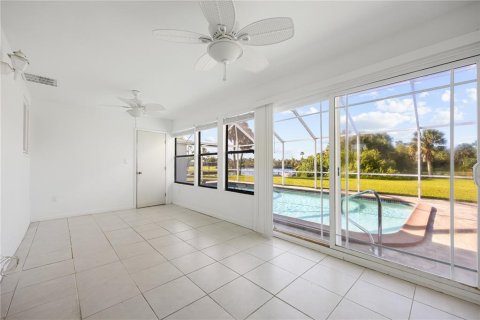 Villa ou maison à vendre à North Port, Floride: 3 chambres, 113.81 m2 № 807872 - photo 13