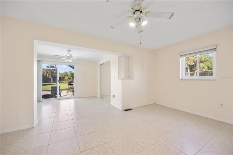 Villa ou maison à vendre à North Port, Floride: 3 chambres, 113.81 m2 № 807872 - photo 19