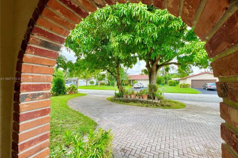 Casa en venta en Coral Springs, Florida, 4 dormitorios, 167.97 m2 № 1329876 - foto 5