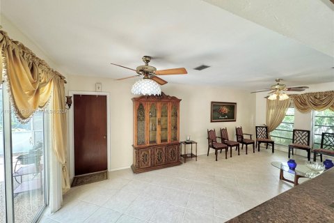 Villa ou maison à vendre à Coral Springs, Floride: 4 chambres, 167.97 m2 № 1329876 - photo 18