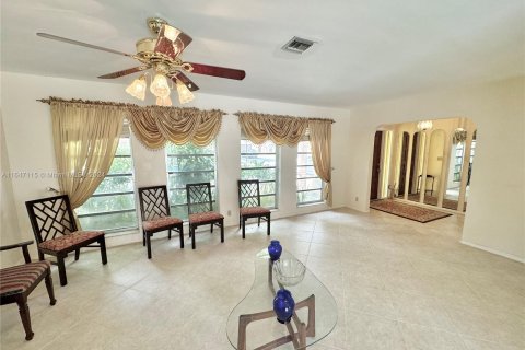 Villa ou maison à vendre à Coral Springs, Floride: 4 chambres, 167.97 m2 № 1329876 - photo 15