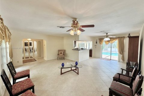 Villa ou maison à vendre à Coral Springs, Floride: 4 chambres, 167.97 m2 № 1329876 - photo 13