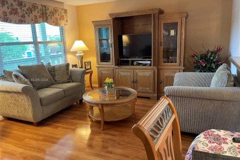 Condo in Deerfield Beach, Florida, 1 bedroom  № 1172630 - photo 2