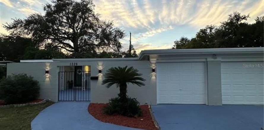 House in Orlando, Florida 4 bedrooms, 140.93 sq.m. № 1427106