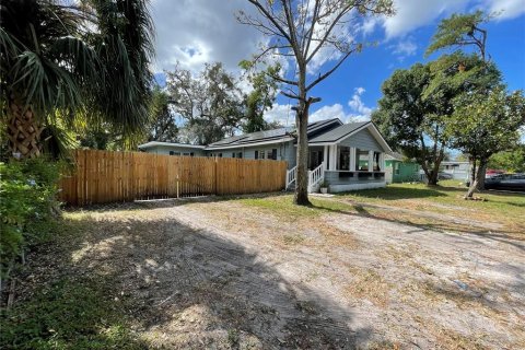 House in Tampa, Florida 4 bedrooms, 162.95 sq.m. № 1427079 - photo 5