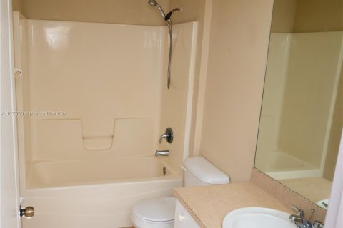 House in Cape Coral, Florida 3 bedrooms № 1010905 - photo 15