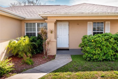 Villa ou maison à vendre à Cape Coral, Floride: 3 chambres № 1010905 - photo 3