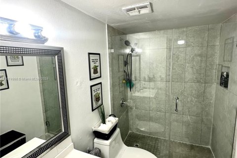 Condo in Hialeah, Florida, 2 bedrooms  № 1399107 - photo 4