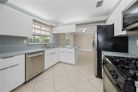 Casa en venta en Miami, Florida, 3 dormitorios № 1399108 - foto 11