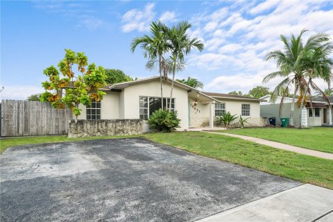 Casa en venta en Miami, Florida, 3 dormitorios № 1399108 - foto 4