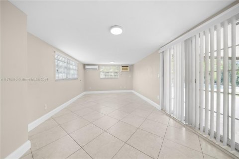 Casa en venta en Miami, Florida, 3 dormitorios № 1399108 - foto 26