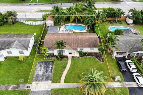 Casa en venta en Miami, Florida, 3 dormitorios № 1399108 - foto 1