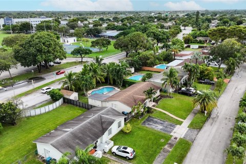 Casa en venta en Miami, Florida, 3 dormitorios № 1399108 - foto 23